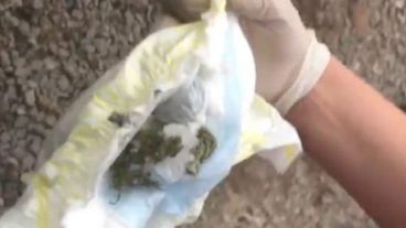 La policía incautó los pañales que la mujer llevaba de repuesto.