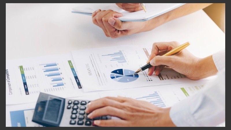 Invita: Asociación de Graduados UTN.