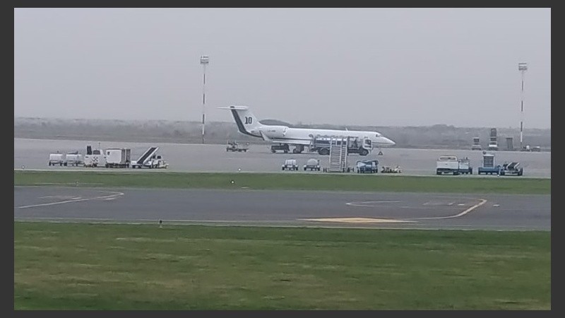 El avión de Lionel Messi en el aeropuerto de Rosario.