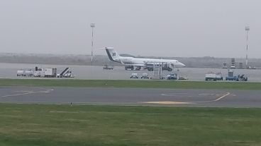 El avión de Lionel Messi en el aeropuerto de Rosario.