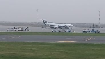 El avión de Lionel Messi en el aeropuerto de Rosario.