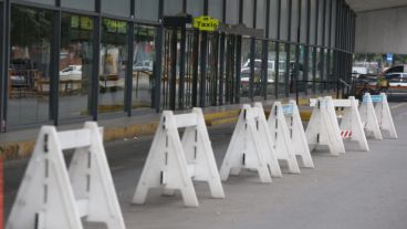 La terminal de ómnibus estaba desierta.