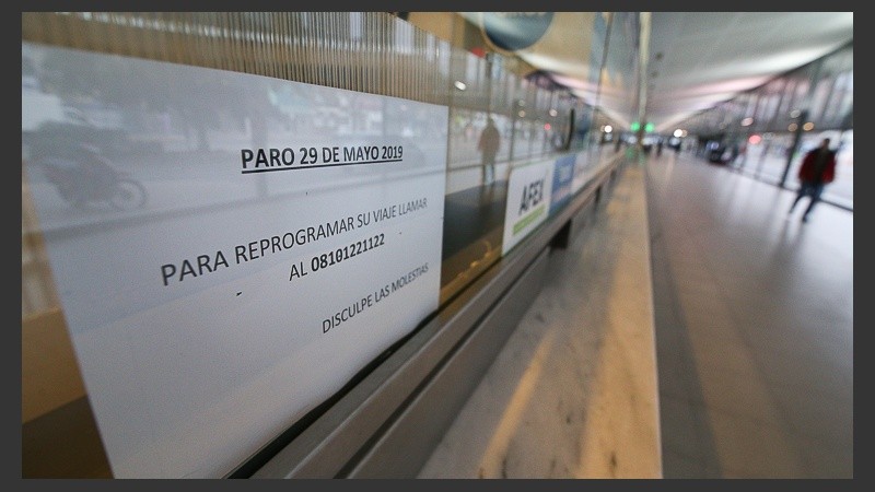 Boleterías cerradas. La terminal de ómnibus estaba desierta.