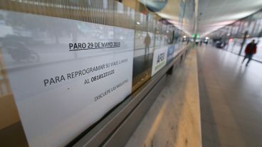 Boleterías cerradas. La terminal de ómnibus estaba desierta.