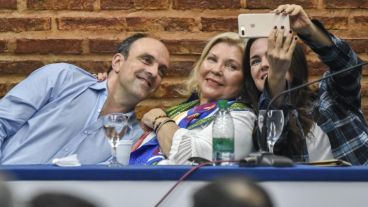 José Corral, Elisa Carrió y Anita Martínez.