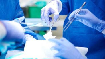 La joven pidió ayuda por los dolores gástricos y terminó en el quirófano.