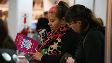 Arrancó este jueves la Feria del Libro Rosario en el Centro Cultural Roberto Fontanarrosa.