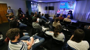 Arrancó este jueves la Feria del Libro Rosario en el Centro Cultural Roberto Fontanarrosa.