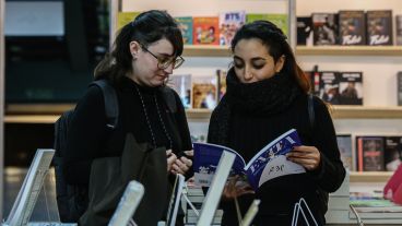 Arrancó este jueves la Feria del Libro Rosario en el Centro Cultural Roberto Fontanarrosa.