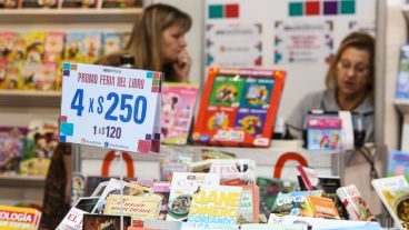 Arrancó este jueves la Feria del Libro Rosario en el Centro Cultural Roberto Fontanarrosa.