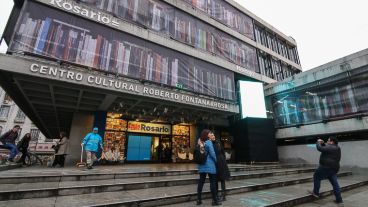 Arrancó este jueves la Feria del Libro Rosario en el Centro Cultural Roberto Fontanarrosa.
