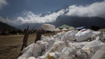 El Everest tiene el mote de "el basurero más alto del mundo".