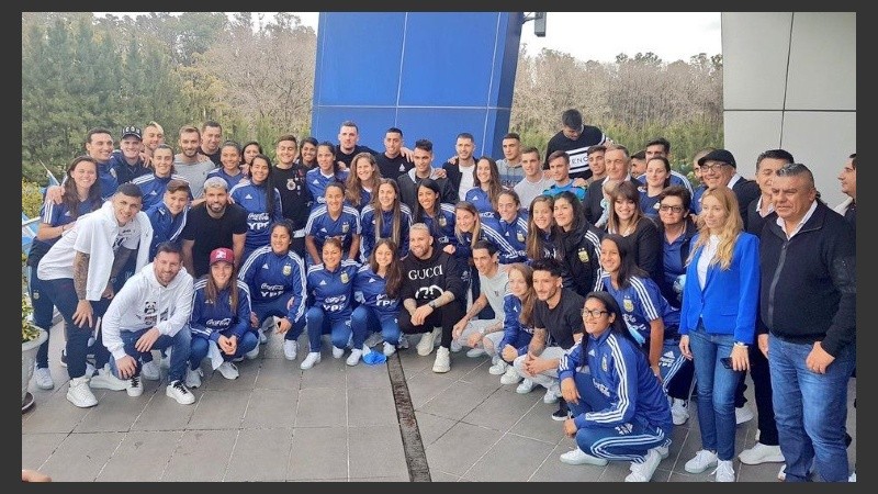 Todos y todas en el predio de Ezeiza. 
