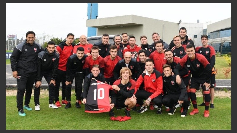 La foto final de la delegación leprosa con Leo Messi. 
