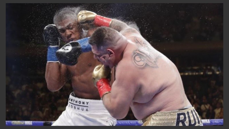 Andy Ruiz Jr. dio el batacazo al arrebatarle el invicto al británico.