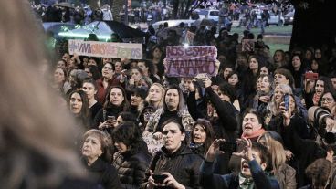 Convocante movilización para decirle basta la violencia de género. (Alan Monzón/Rosario3.com)