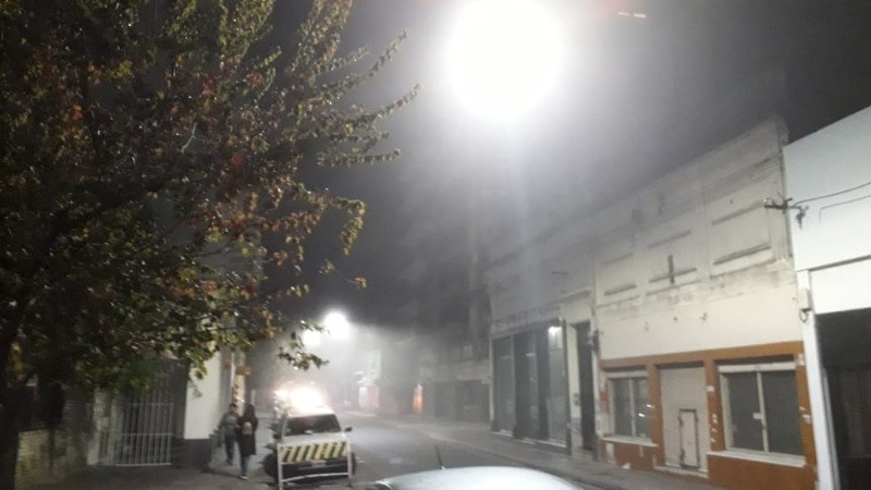 Por la noche, en el centro se veía así.