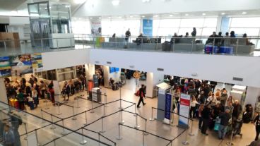 Algunos pasajeros esperan volar desde el sábado.