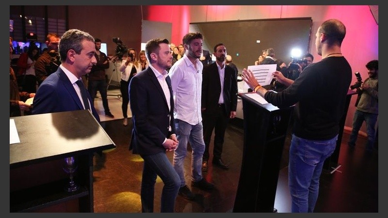 Los cuatros postulantes a la Intendencia debatieron en los estudios de Televisión Litoral.