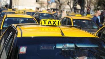 Las nuevas tarifas de taxis entran en vigencia este martes.
