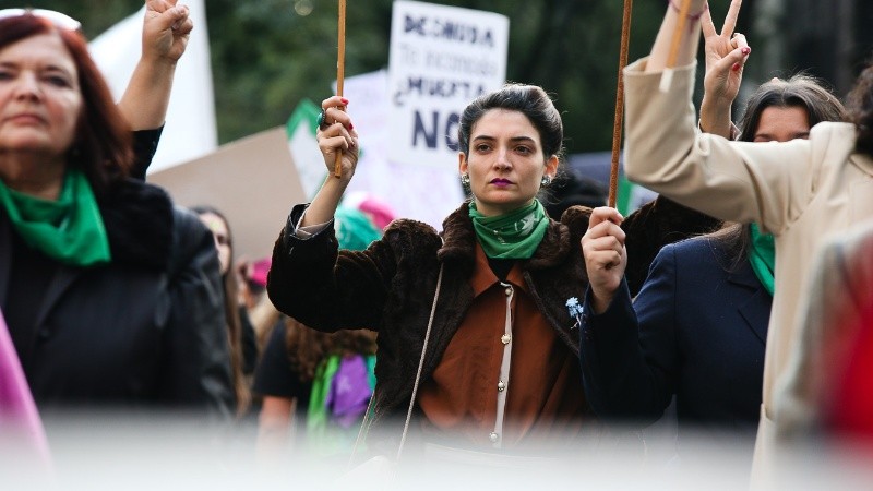 La marcha Ni una menos recorrió el centro de Rosario y terminó en el Monumento a la Bandera.