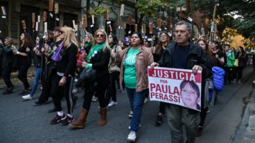 La marcha Ni una menos recorrió el centro de Rosario y terminó en el Monumento a la Bandera.