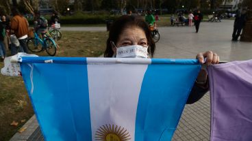 La marcha de los barbijos por el centro de Rosario en el Día Mundial del Medio Ambiente.