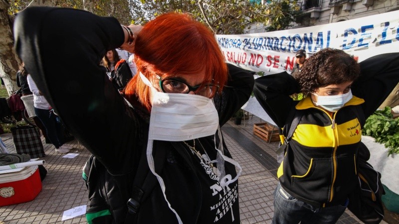 La marcha de los barbijos por el centro de Rosario en el Día Mundial del Medio Ambiente.