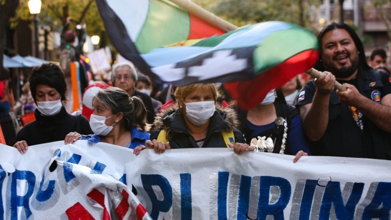 La marcha de los barbijos por el centro de Rosario en el Día Mundial del Medio Ambiente.