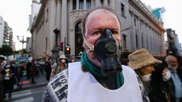La marcha de los barbijos por el centro de Rosario en el Día Mundial del Medio Ambiente.