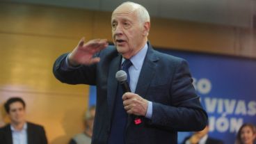 Lavagna lanzó su precandidatura presidencial.