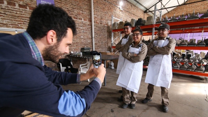 De este emprendimiento participa una cooperativa de personas que antes se ganaban la vida cirujeando.