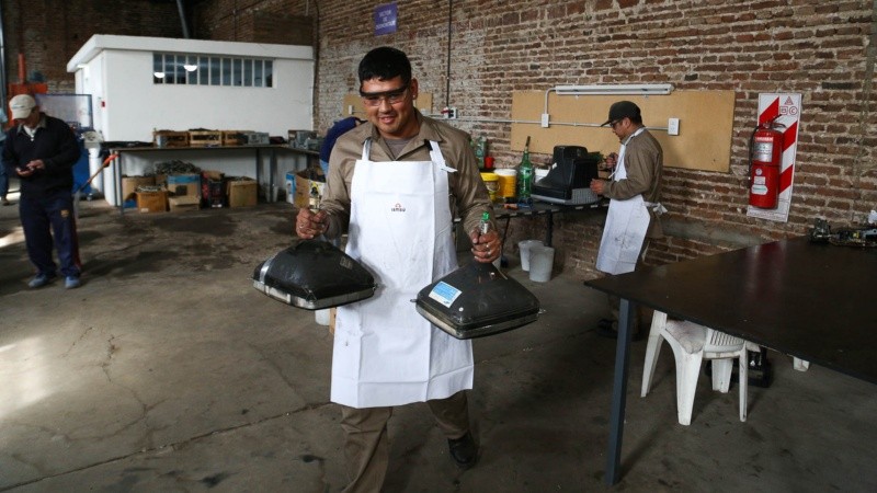 En pleno trabajo en el nuevo emprendimiento.