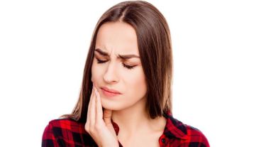 Un diente que está muerto o muriendo puede conducir a un nivel variable de dolor.