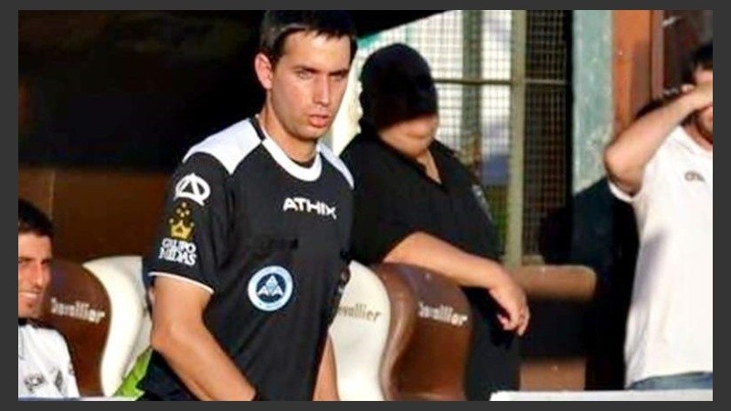 El árbitro detenido por la Policía de Investigaciones.