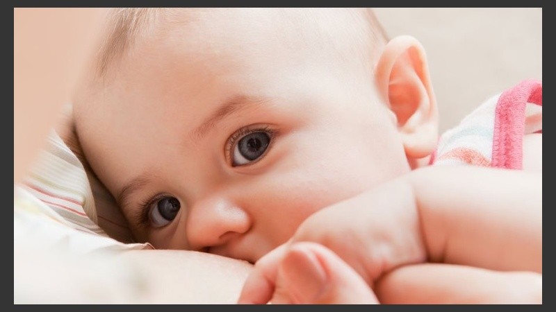 En el caso de que aparezcan pequeñas protuberancias blancas puede que se trate de milia.