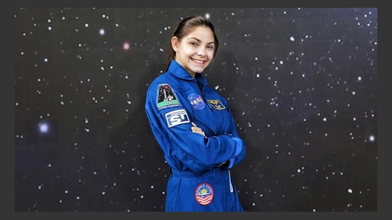 A Alyssa la apodan “blueberry” por su traje azul de astronauta.
