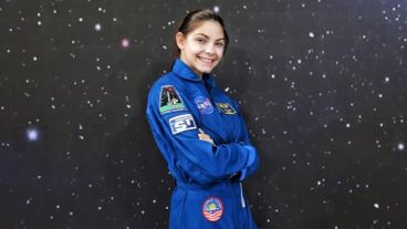 A Alyssa la apodan “blueberry” por su traje azul de astronauta.