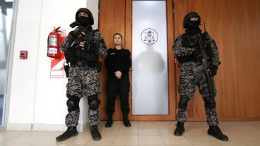 Policías en la audiencia imputativa de este viernes.