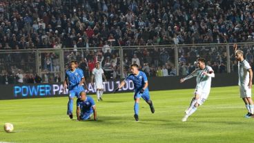 La definición de Messi en su primer gol a Nicaragua en San Juan.