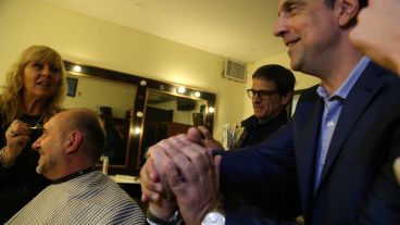 Corral y Perotti en la sala de maquillaje.