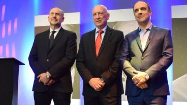 Los candidatos antes del comienzo del debate.