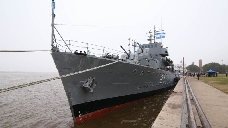 Dos barcos de la Armada en Rosario.