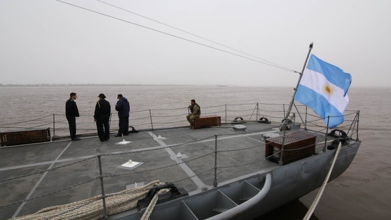Dos barcos de la Armada en Rosario.