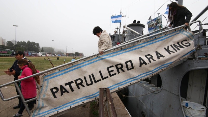 Dos barcos de la Armada en Rosario.