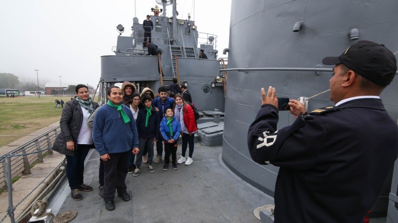 Dos barcos de la Armada en Rosario.