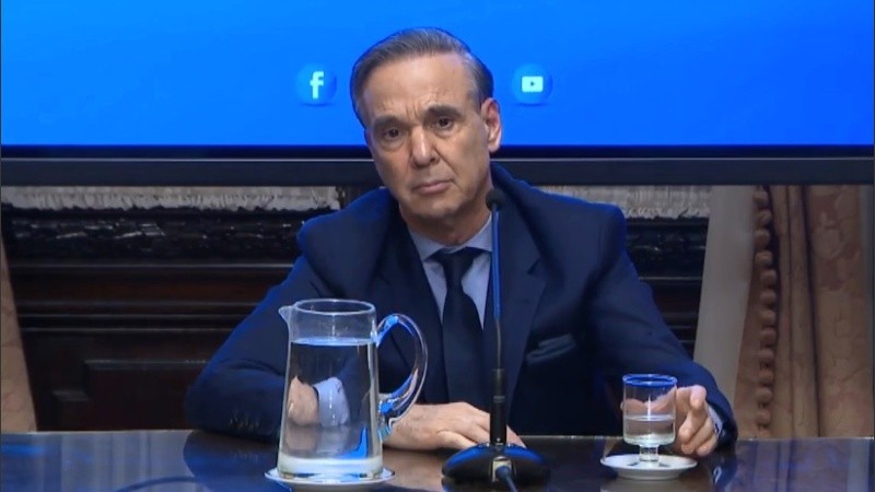 Pichetto dio una conferencia en el Senado.