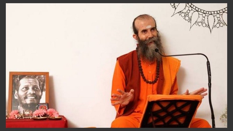 Es uno de los referentes más destacados del hinduismo en Europa.