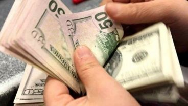 El dólar bajó un peso en una misma jornada.