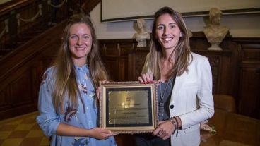 Club de Lectura, reconocido: Massin y Baró recibieron en abril una distinción del Concejo.